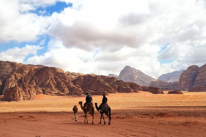 2 Hour Jeep Tour - Wadi Rum Desert & Canyon - Walking the Red Sand at Al Hasany