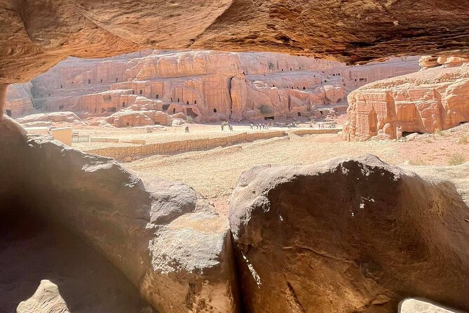 3 Epic Nights in South Jordan exploring with the locals. - Why the Petra cave night is the main attraction