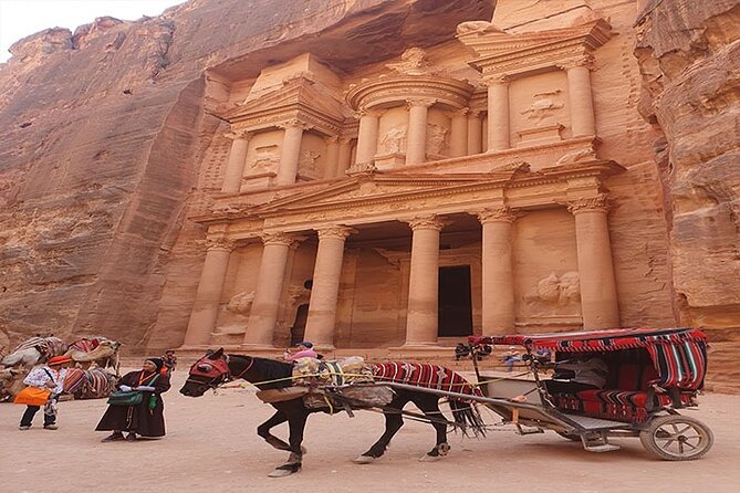4-Night Private Exploring Jordan Tour - Entering Petra through the Siq