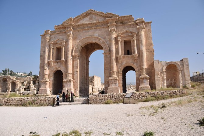 5 Day Tour: Amman Petra Jerash Mount Nebo Karak Castle Wadi Rum Red & Dead Sea - What the private vehicle changes