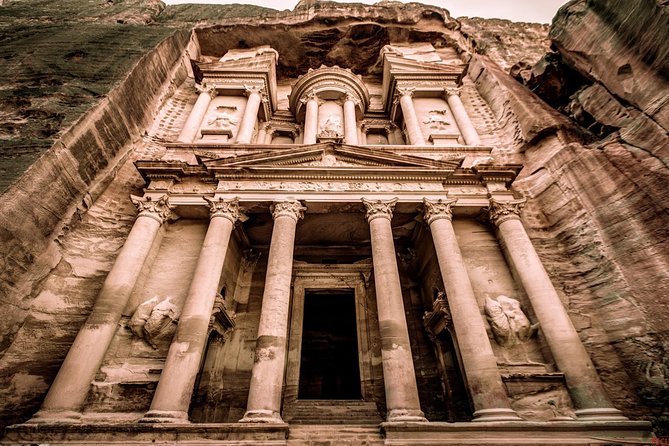 A Full Day Trip To Petra From Amman - Entering Petra through the Siq