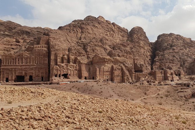 Amman and Aqaba airport lift to Petra and Wadi Rum - A private ride toward Petra or Wadi Rum