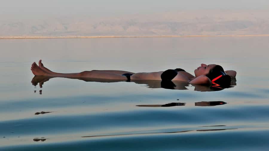 Amman: Dead Sea Day Tour with Optional Entry Fees and Lunch - Arriving at the resort beach