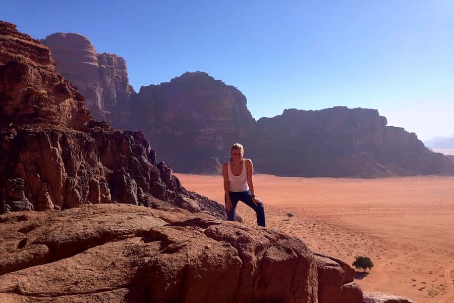 Amman: Petra, Wadi Rum, and Dead Sea 2-Day Tour - Private, small group, or mid-size tour?