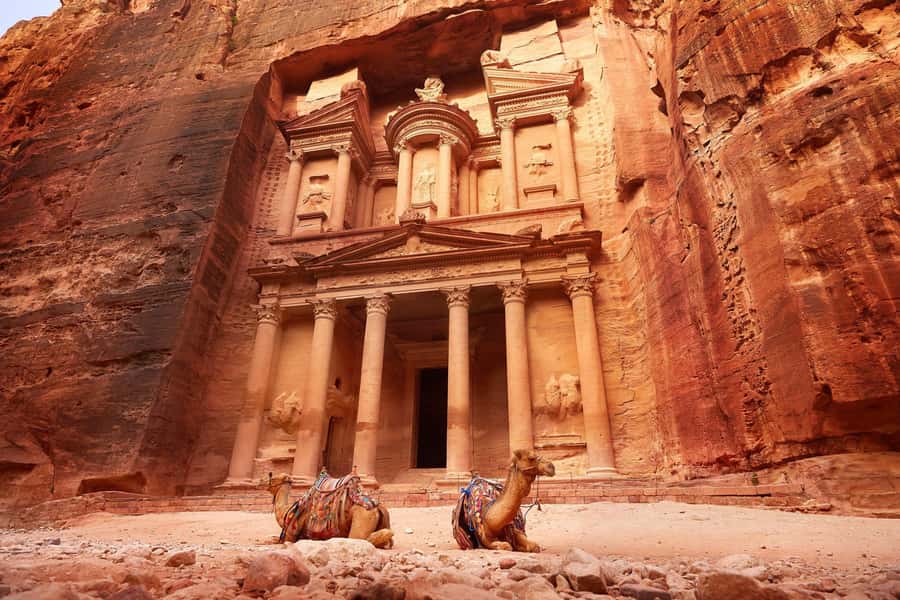 Amman: Petra, Wadi Rum, Pink Lake and Dead Sea 2-Days Trip - Evening in Wadi Rum: Desert food and a night under the stars