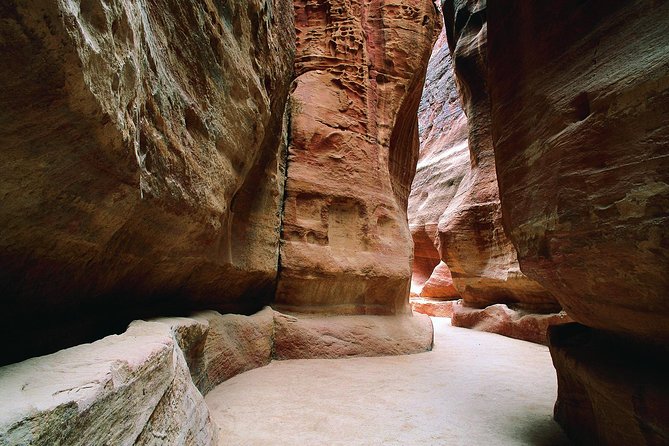 Départ Garanti Francophone (GIR) SAMEDI - SAMEDI - Petra needs your best walking shoes