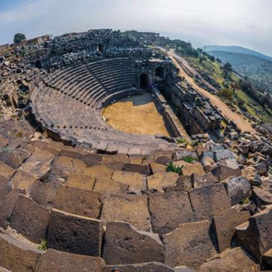 Explore Northern Jordan:Amman to Jerash, Ajloun,and Umm Qais - Umm Qais and ancient Gadara