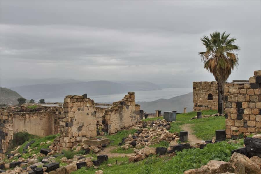 From Amman: Jerash, Umm Qais, and Jesus' Cave Private Trip - Umm Qais: Gadara above the northern horizon