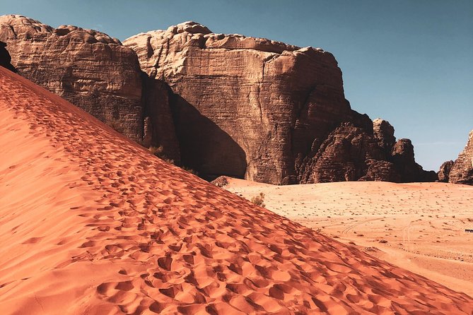 FROM AMMAN | Petra & Wadi Rum in one day | The Jordanian Mappers - Entering Petra Through the Visitor Center