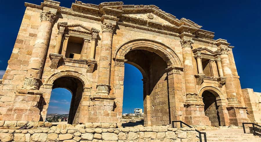 From Amman: Private Half-Day Tour to Jerash - From hotel lobby to ancient city gate