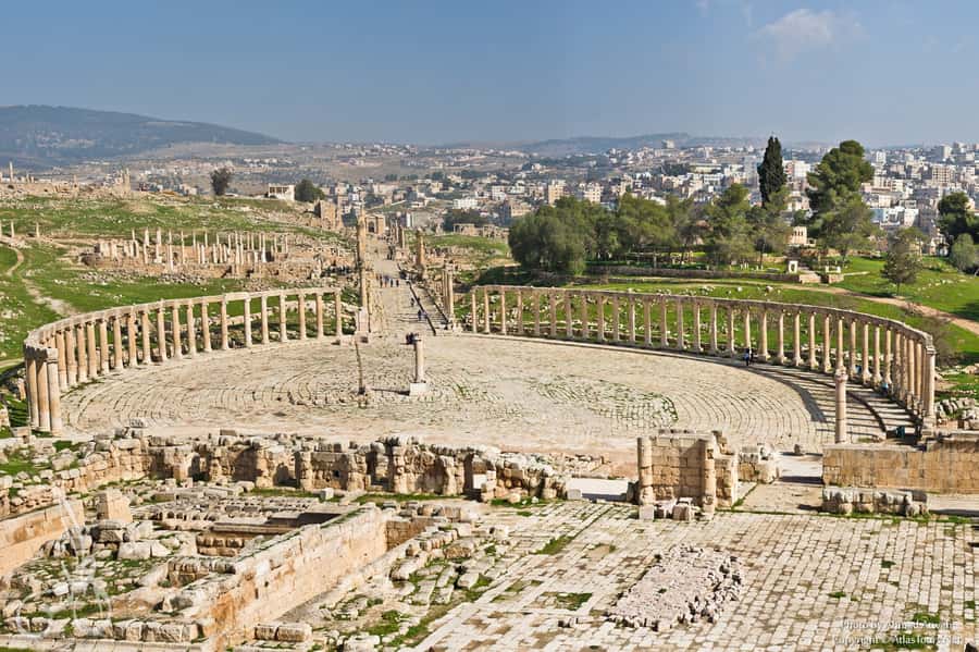 From Amman: Private Jerash, Ajloun Castle, and Umm Qais Tour - Umm Qais and the four-country view