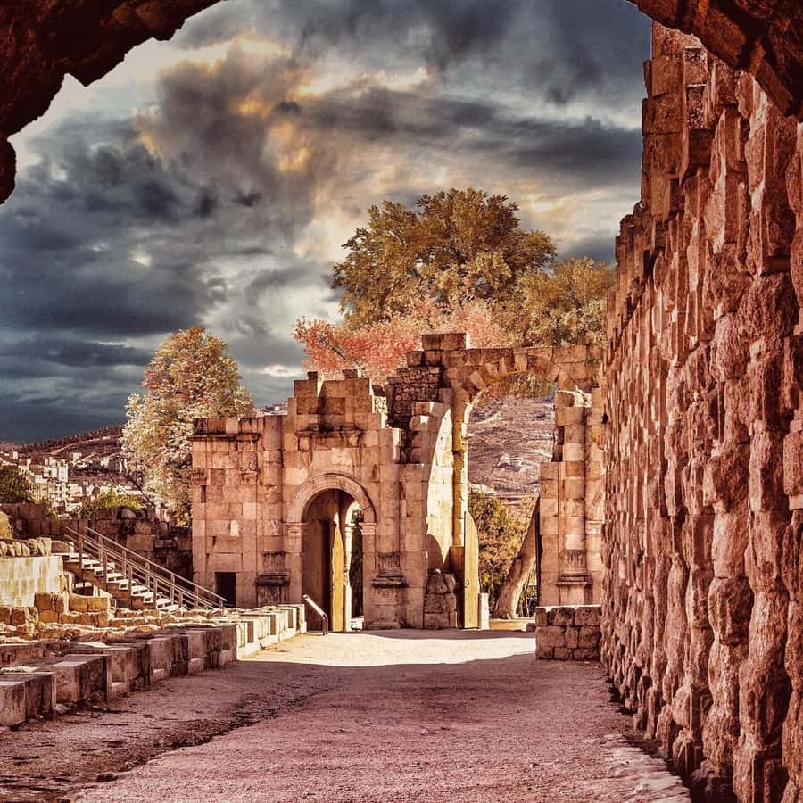 From Amman Trip To Jerash - Entering Jerash through Hadrian’s Arch