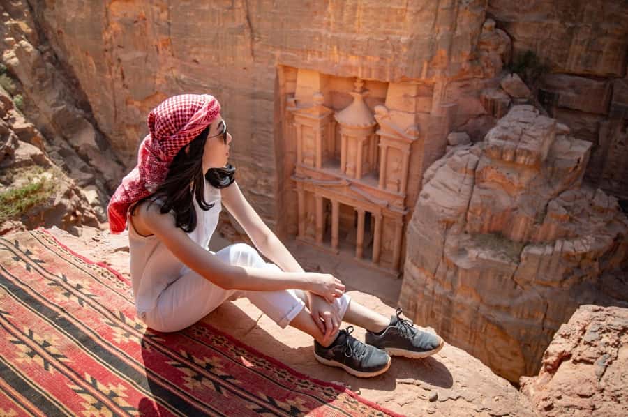 From Tel Aviv: Full-Day Trip to Petra with Roundtrip Flights - The road north through Jordan