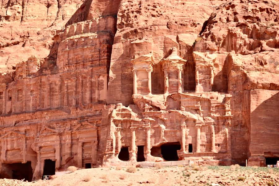 From Tel Aviv: Guided Day Trip to Petra with Lunch - Entering Petra through the Siq