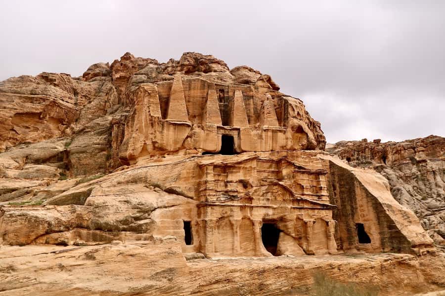 From Tel Aviv: Guided Day Trip to Petra with Lunch - Lunch at a local restaurant