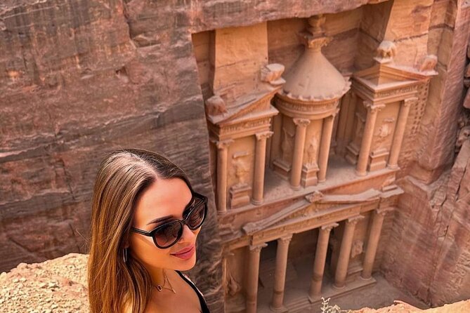 Full Day Petra Private Guided Tour - Meeting Petra at the mouth of the Siq