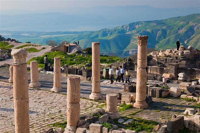 Full-Day Tour: Umm Qais, Jerash, and Ajloun from Amman - Umm Qais: ancient ruins at the edge of a great view