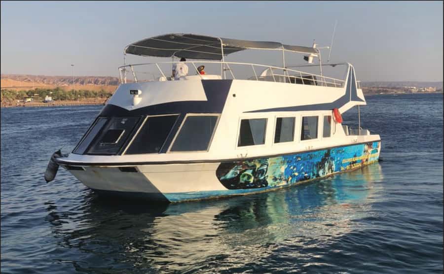 Glass Boat & Snorkeling with day use of Berenice Beach Club - Key points to know before you book