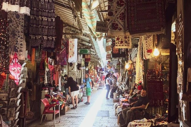 Guided Amman Tour with lunch (4 hrs) - Abdoun and lunch in an Arabic restaurant