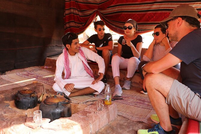 Half day Jeep Tour in Wadi Rum incl. water and Bedouin tea - What the small group changes
