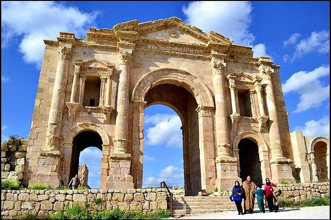 Jerash and Amman City Tour from Amman - Driver service versus a local guide