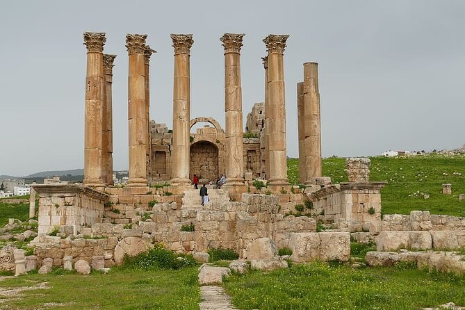 Jerash Sightseeing transportation from Amman - One hour around the Oval Plaza