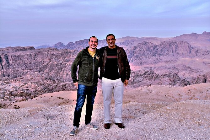 Jordan Tour: Private Driver - Luxurious car - Who should choose this service