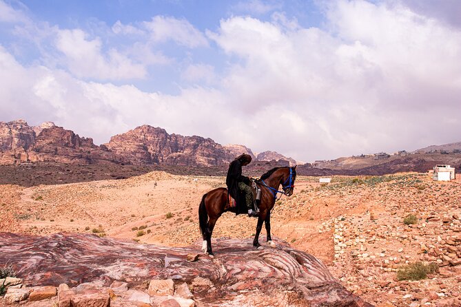 Literary tourism experience in Petra - Practical planning for your two days