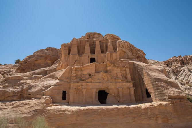 Petra 1 Day Tour from Aqaba - Walking Through the Siq to the Treasury