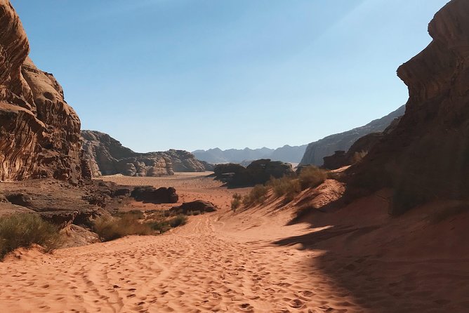 Petra and Wadi Rum in One Day | The Jordanian Mappers - Lunch brings a welcome pause