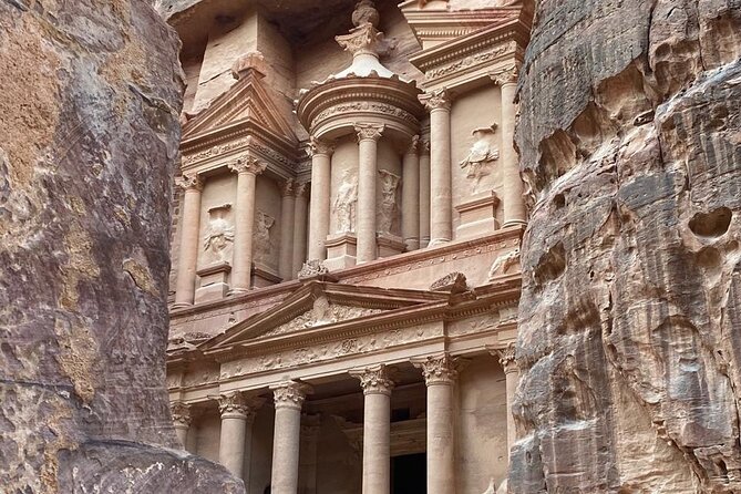 Petra and Wadi Rum in One Day | The Jordanian Mappers - What the private vehicle adds from Amman
