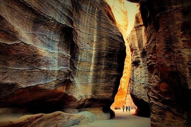 Petra day tour from Aqaba - The morning transfer and the importance of your guide