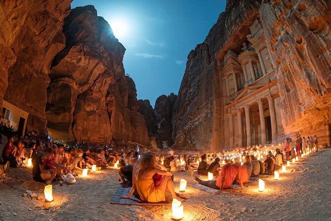 Petra day tour from Aqaba - Entering Petra and finding the Treasury