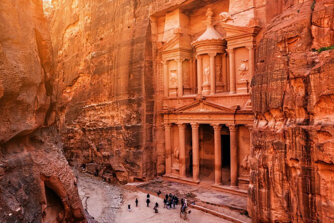 Petra & Dead Sea - One day Private tour - Entering Petra through the Siq