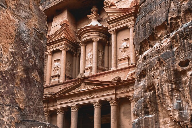 Petra Highlight Tour with Private Guide Sami Nawafleh | 2.5 Hours - Why a private walk helps at Petra