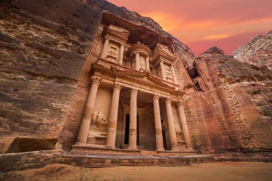 Petra & Wadi Rum: Full Day Private Tour with Hotel Pickup - Key points at a glance