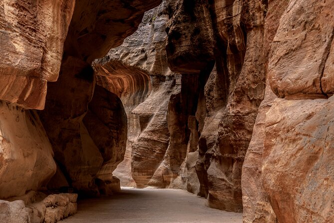 Private Full Day Tour from Amman to Petra City - Entering the Siq