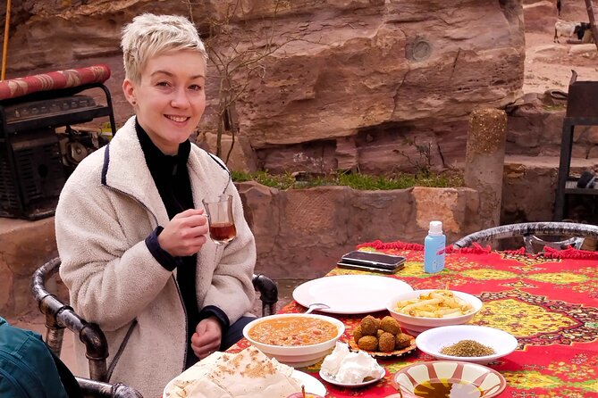 Private Half-Day Tour of Petra with Lunch - What the private guide adds