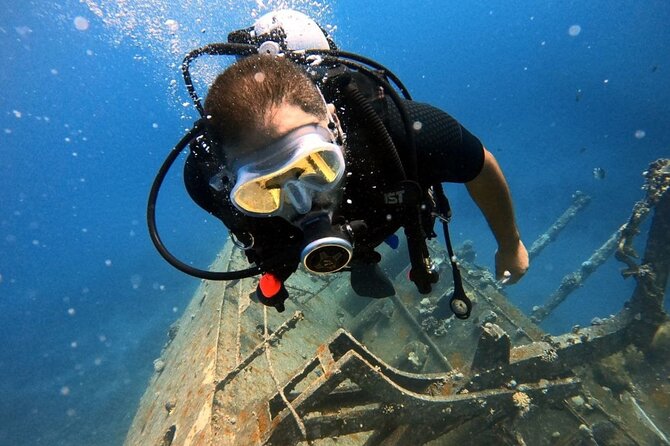 Take advantage of a half-day boat dive experience in Red sea of Aqaba. - The boat makes the Red Sea outing more comfortable