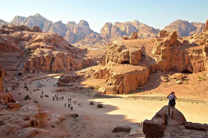 Two-day exploration of Petra and Wadi Rum - Entering Petra through the Siq