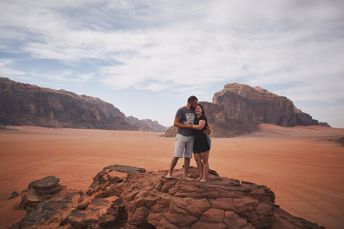 Two-Hour Jeep Safari "Wadi Rum Highlights!" w/ Professional Guide - Small Arch and the rock bridge scramble
