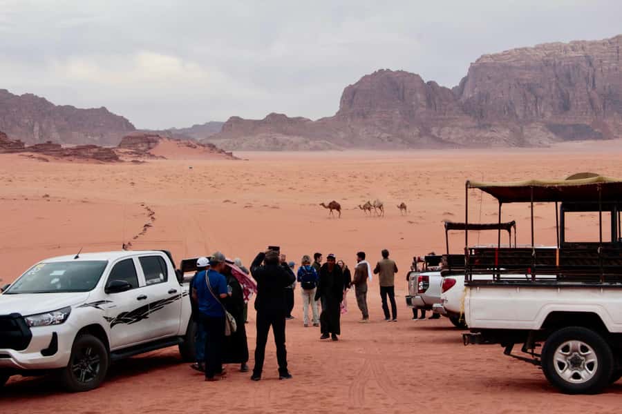 Wadi Rum: 2nights|3Day all-inclusive BedouinDesertExperience - Day 1: Khazali Canyon, red dunes, and a sunset stop