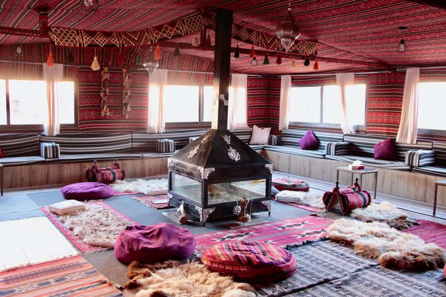Wadi Rum: 2nights|3Day all-inclusive BedouinDesertExperience - Day 2: A four to six hour walk through the desert