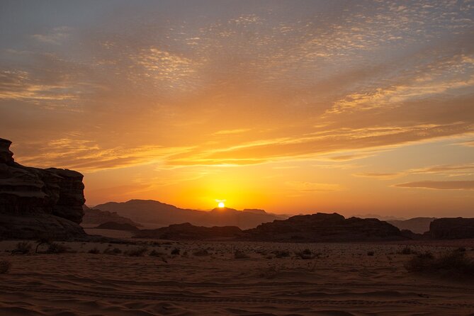 Wadi Rum Desert Sunset Tour - Khazali Canyon and the value of a short walk