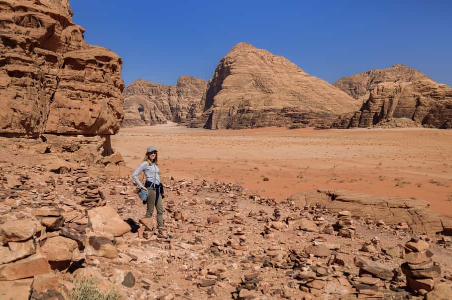 Wadi Rum: Explore 10-Hour Jeep Tour Pass, Guide, Meal & Stay - Sunset from a quiet viewpoint