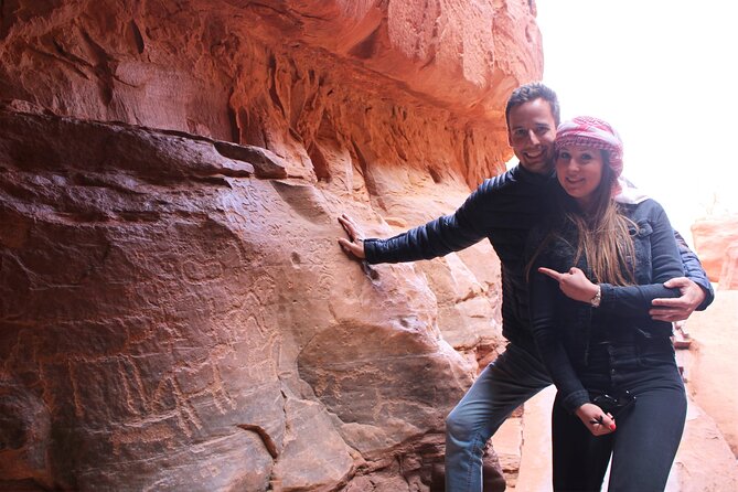 Wadi Rum: Explorer 5 Hour Jeep Tour PASS + Bedouin Tent + Meal - Key points at a glance