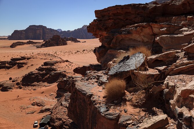Wadi Rum: Explorer 5 Hour Jeep Tour PASS + Bedouin Tent + Meal - Khazali Canyon and the rock formations