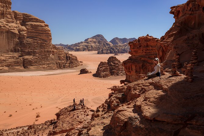 Wadi Rum: Explorer 5 Hour Jeep Tour PASS + Bedouin Tent + Meal - Sunset, dinner, and the Bedouin camp