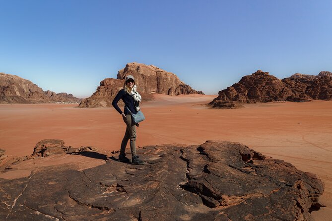 Wadi Rum: Explorer 5 Hour Jeep Tour PASS + Bedouin Tent + Meal - Red dunes and Abu Khashaba Canyon