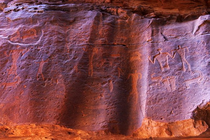 Wadi Rum: Full Day Valley Tour with Lunch - Lawrence House and the human story of Wadi Rum